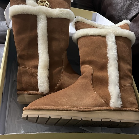 Michael Kors snow boots - Picture 3 of 3